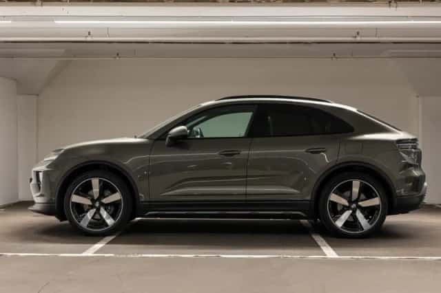 Porsche Macan (2025) thumbnail 2
