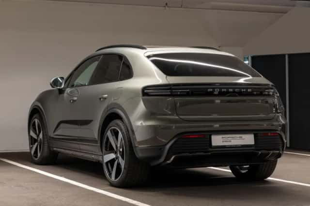 Porsche Macan (2025) thumbnail 3