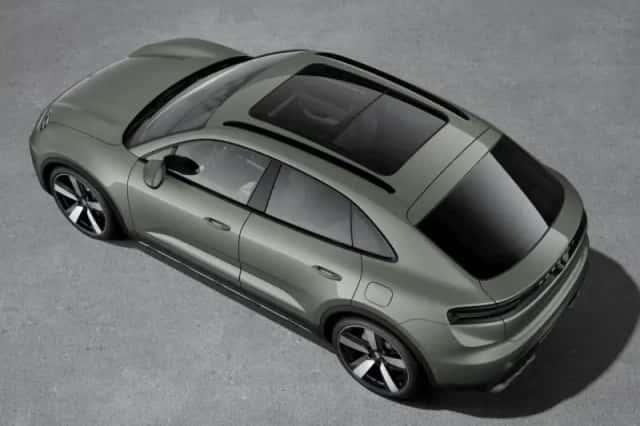 Porsche Macan (2025) thumbnail 3