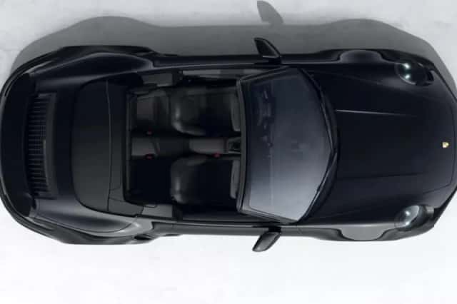 Porsche 911 (2023) thumbnail 2