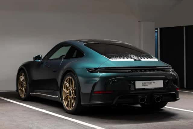 Porsche 911 (2025) thumbnail 3