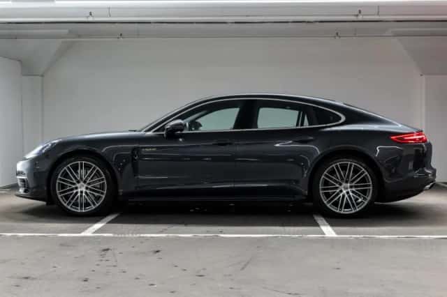 Porsche Panamera (2018) thumbnail 2