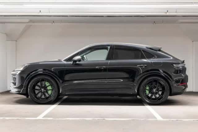 Porsche Cayenne (2025) thumbnail 2