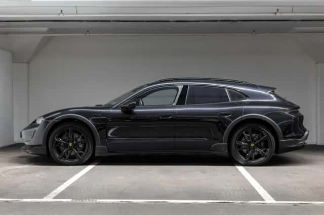 Porsche Taycan (2022) thumbnail 2