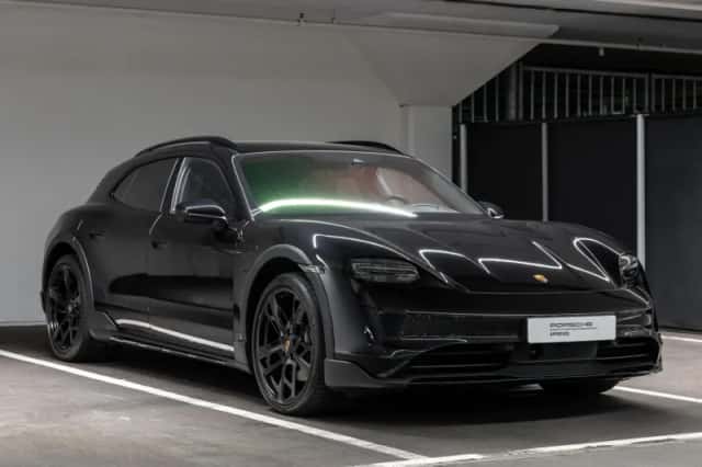 Porsche Taycan (2022) thumbnail 5
