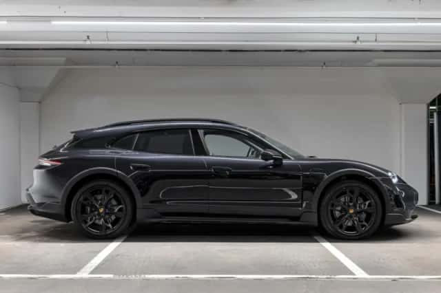 Porsche Taycan (2022) thumbnail 6