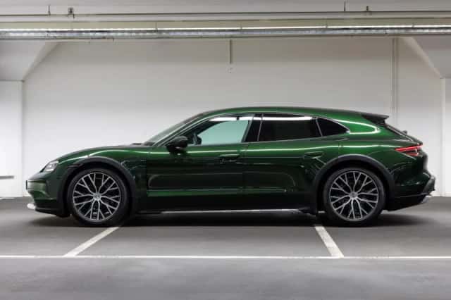 Porsche Taycan (2025) thumbnail 2
