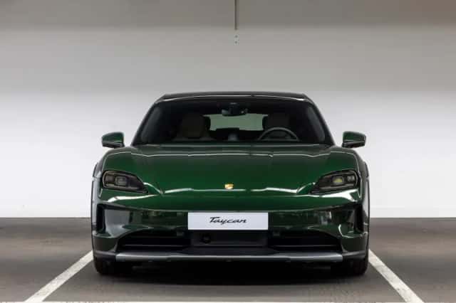 Porsche Taycan (2025) thumbnail 4