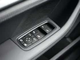 Porsche Taycan (0) thumbnail 38