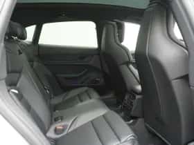 Porsche Taycan (0) thumbnail 24