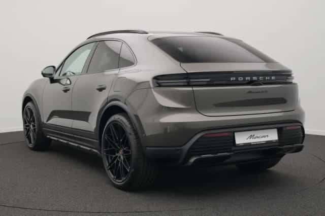 Porsche Macan (2026) thumbnail 3