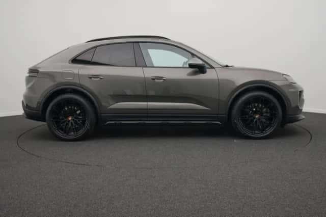 Porsche Macan (2026) thumbnail 6