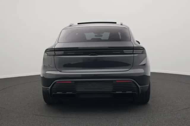 Porsche Macan (2026) thumbnail 4