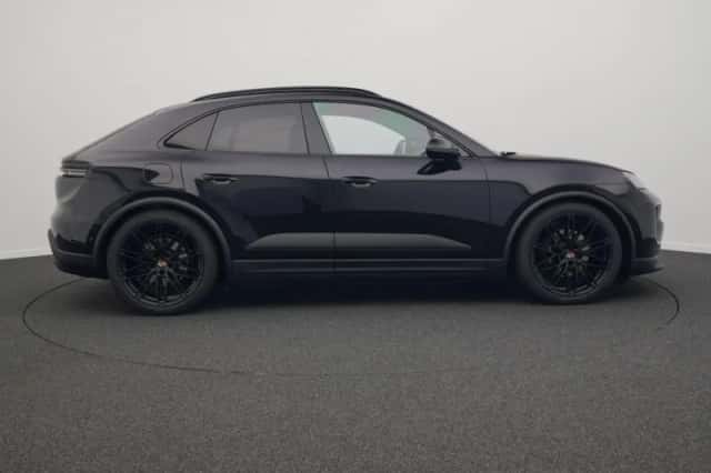 Porsche Macan (2025) thumbnail 6