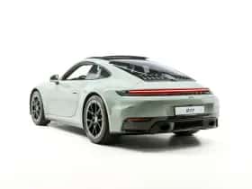 Porsche 911 (2025) thumbnail 3