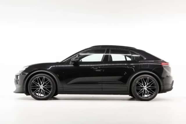 Porsche Macan (2025) thumbnail 2