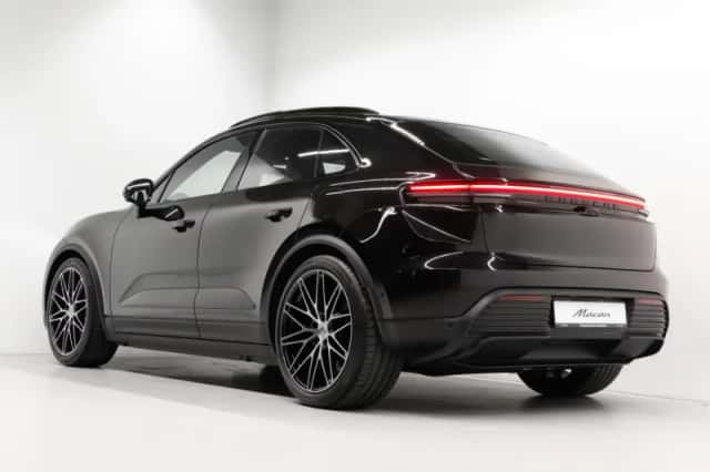 Porsche Macan (2025) thumbnail 3