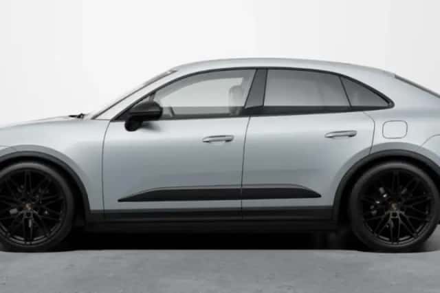 Porsche Macan (2025) thumbnail 2