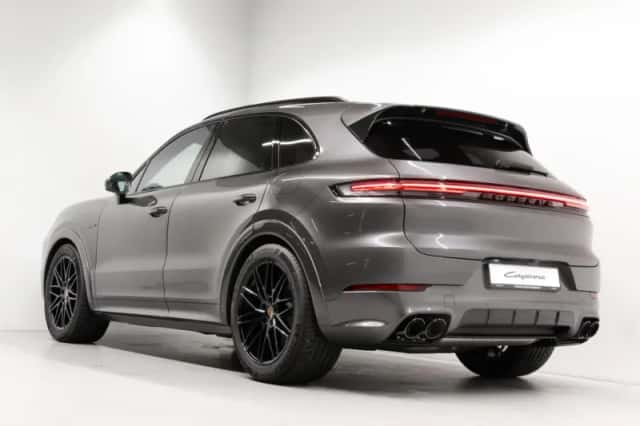 Porsche Cayenne (2025) thumbnail 3