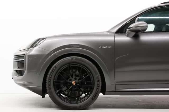 Porsche Cayenne (2025) thumbnail 5