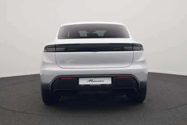 Porsche Macan (2026) thumbnail 4