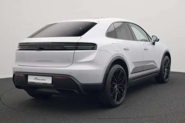 Porsche Macan (2026) thumbnail 5