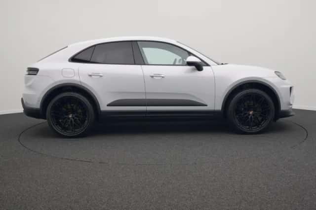 Porsche Macan (2026) thumbnail 6