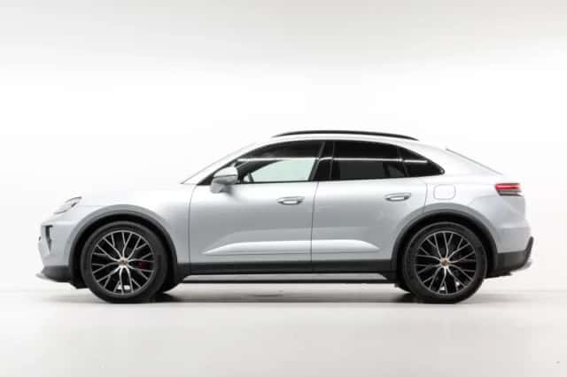 Porsche Macan (2025) thumbnail 2