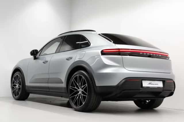 Porsche Macan (2026) thumbnail 3