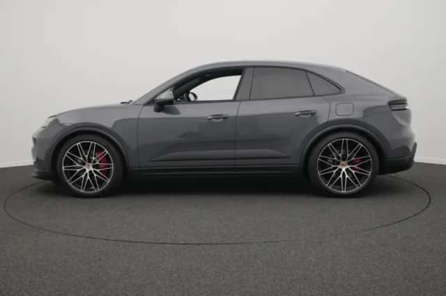 Porsche Macan (2026) thumbnail 2