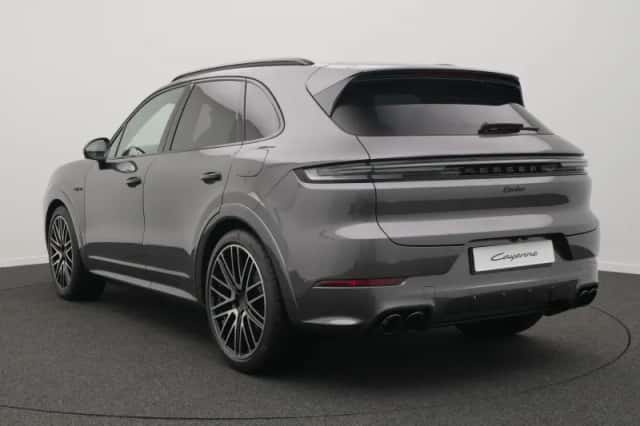 Porsche Cayenne (2026) thumbnail 3