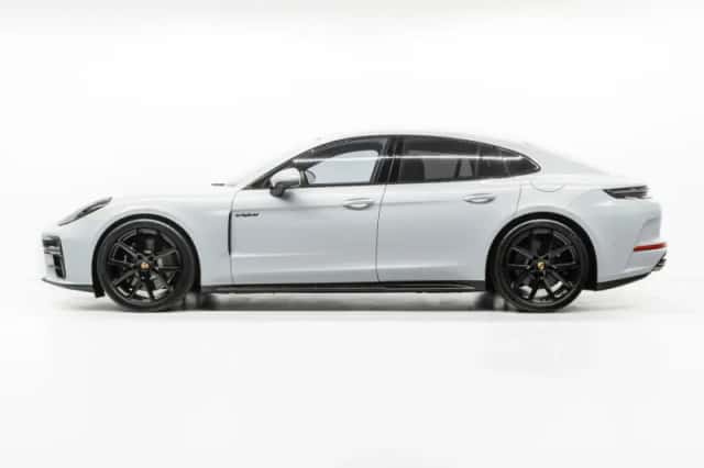 Porsche Panamera (2025) thumbnail 2