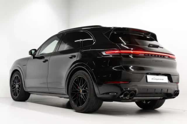 Porsche Cayenne (2026) thumbnail 3