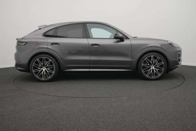 Porsche Cayenne (2024) thumbnail 3