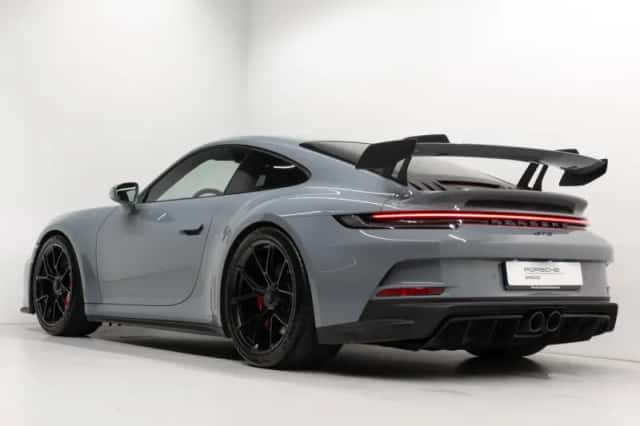 Porsche 911 (2023) thumbnail 3