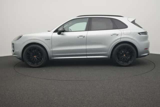 Porsche Cayenne (2026) thumbnail 3
