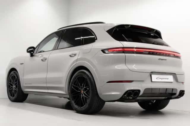 Porsche Cayenne (2026) thumbnail 3