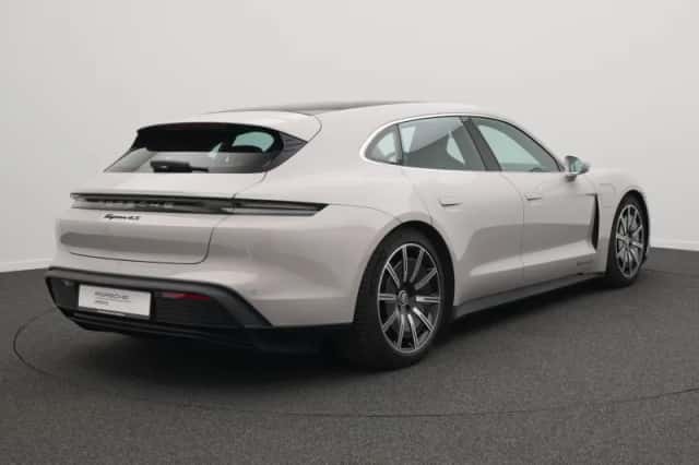 Porsche Taycan (2024) thumbnail 5