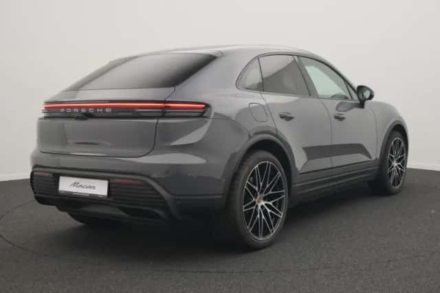 Porsche Macan (2026) thumbnail 5