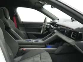 Porsche Taycan (2023) thumbnail 36