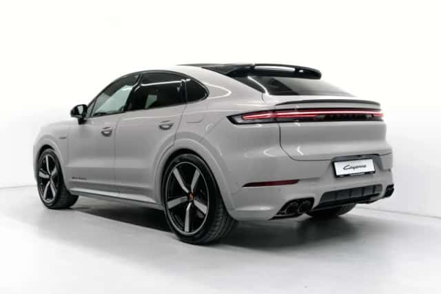 Porsche Cayenne (2026) thumbnail 3
