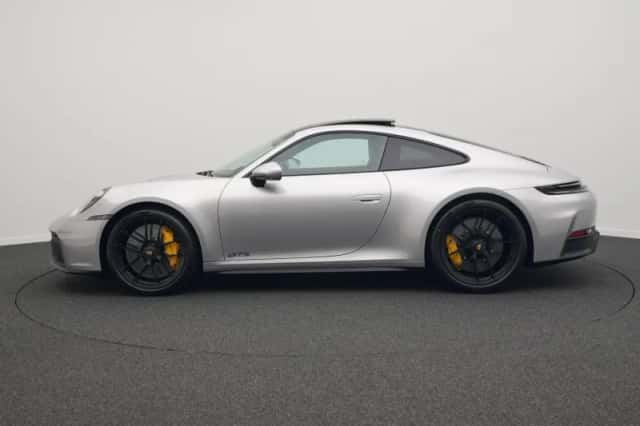 Porsche 911 (2026) thumbnail 2