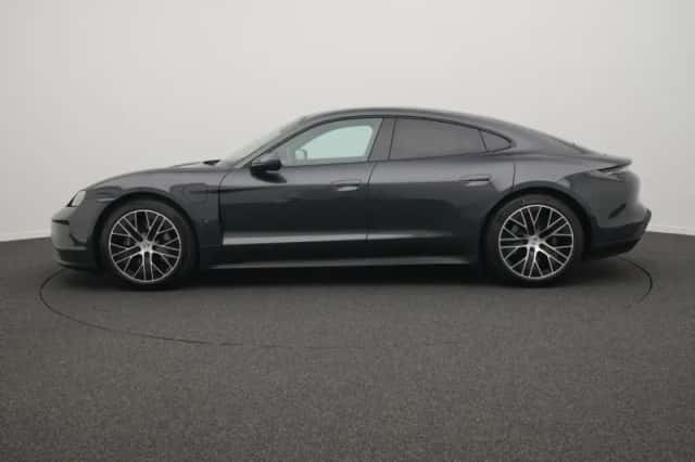 Porsche Taycan (2024) thumbnail 2