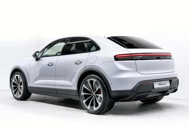 Porsche Macan (2026) thumbnail 3