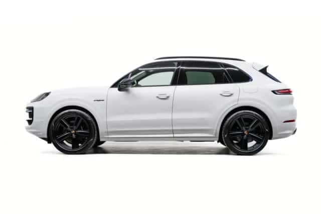 Porsche Cayenne (2025) thumbnail 2
