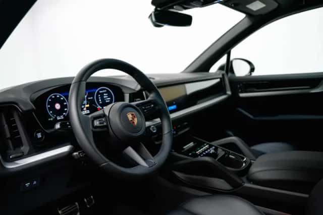 Porsche Cayenne (2025) thumbnail 4
