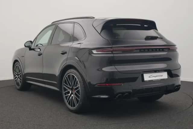 Porsche Cayenne (2026) thumbnail 3