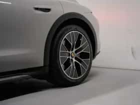 Porsche Taycan (2022) thumbnail 13