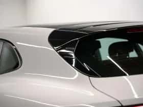 Porsche Taycan (2022) thumbnail 16