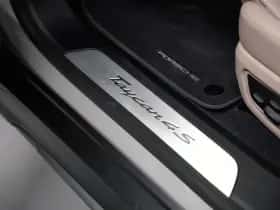 Porsche Taycan (2022) thumbnail 18